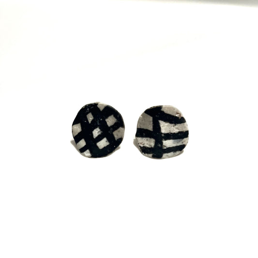 Aselynos White & Black Earrings