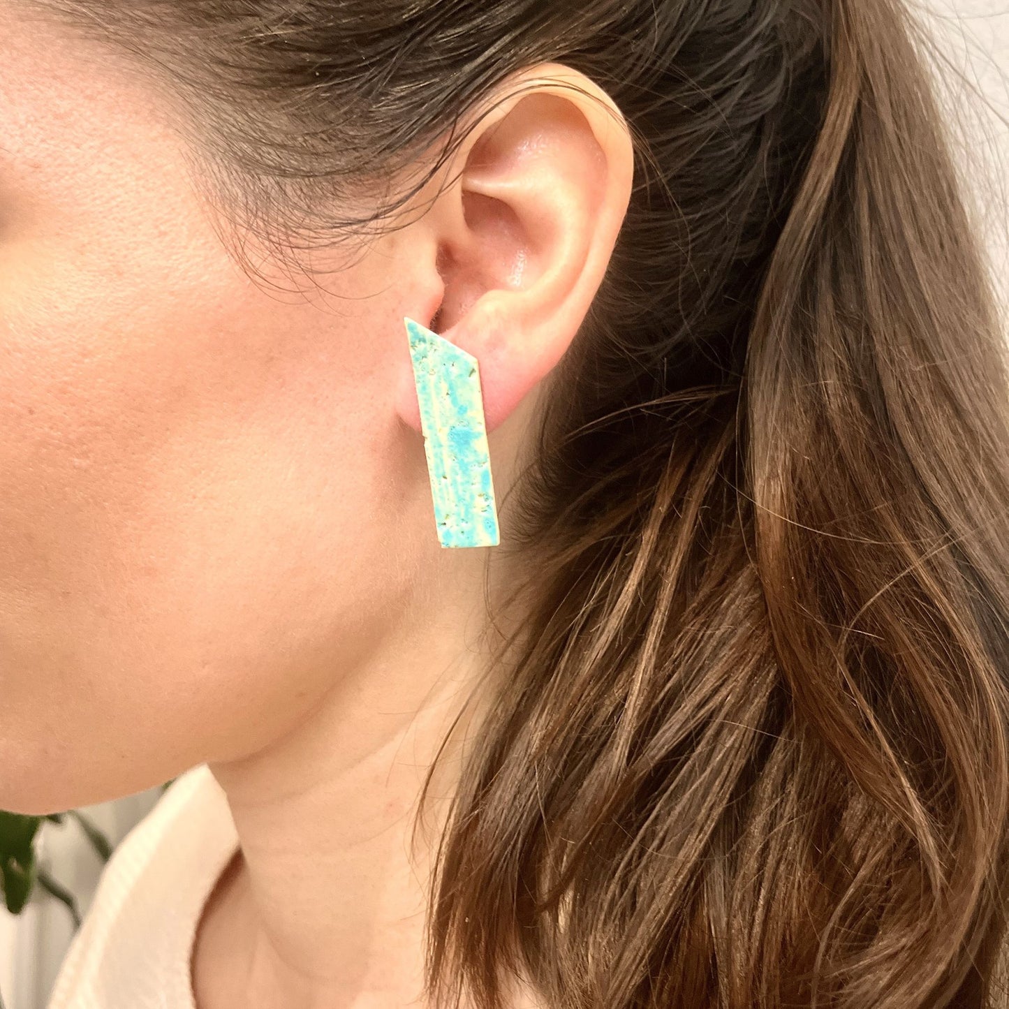 Alas Turquoise Salmon Column Earrings