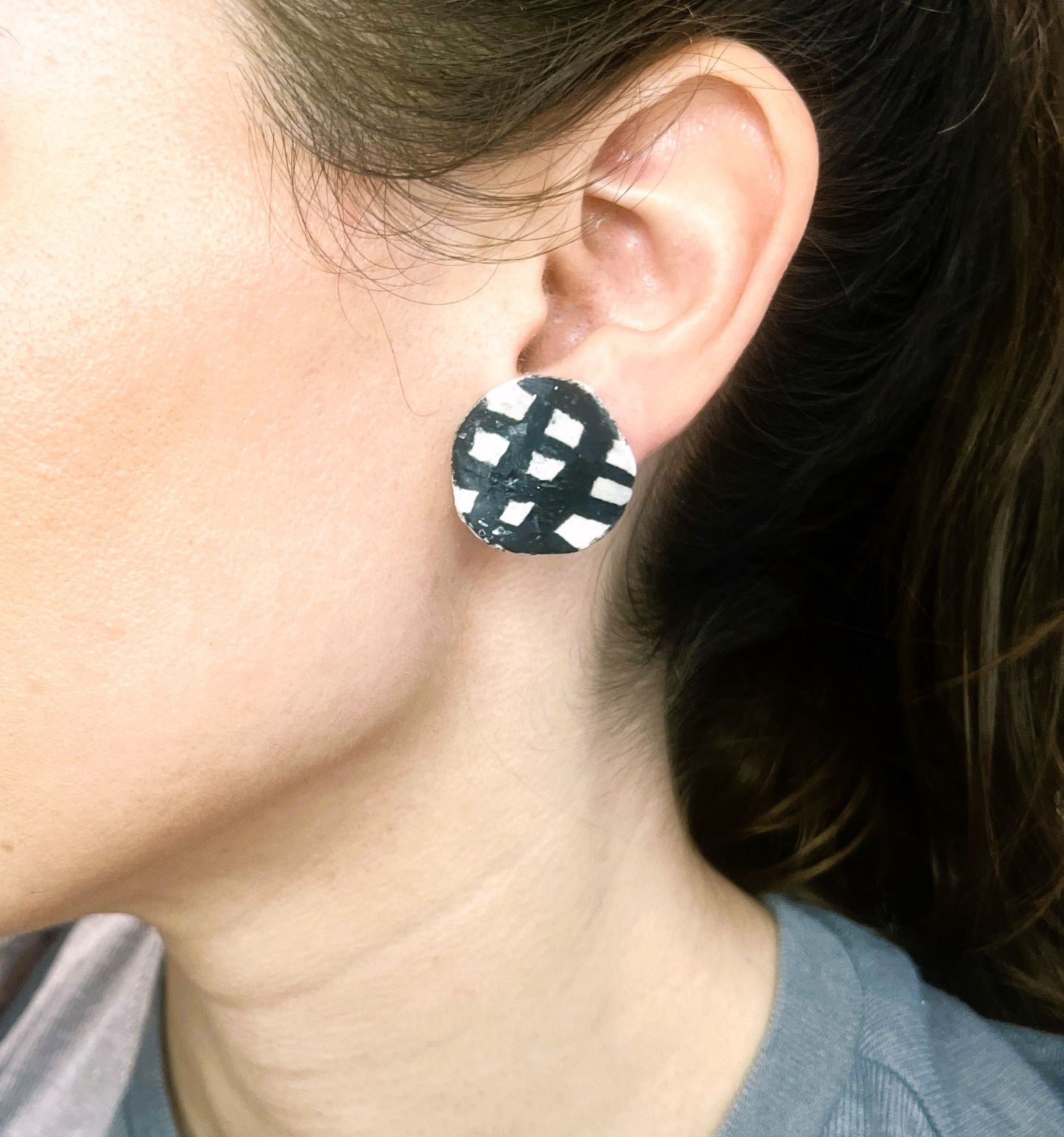 Aselynos White & Black Earrings