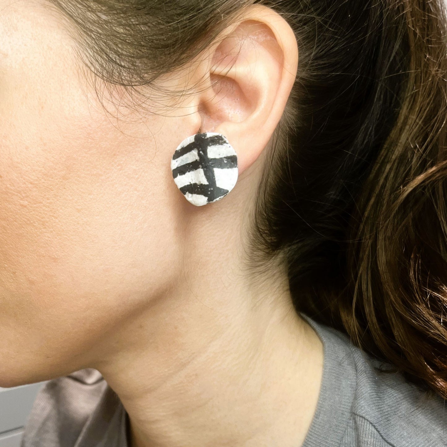 Aselynos White & Black Earrings