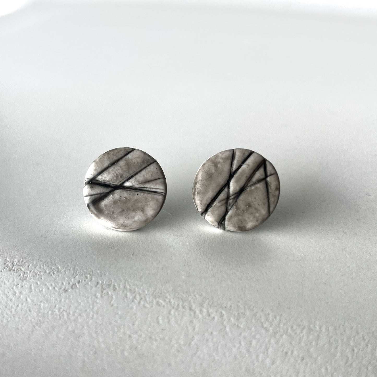 Myligma Grey Lined Earrings