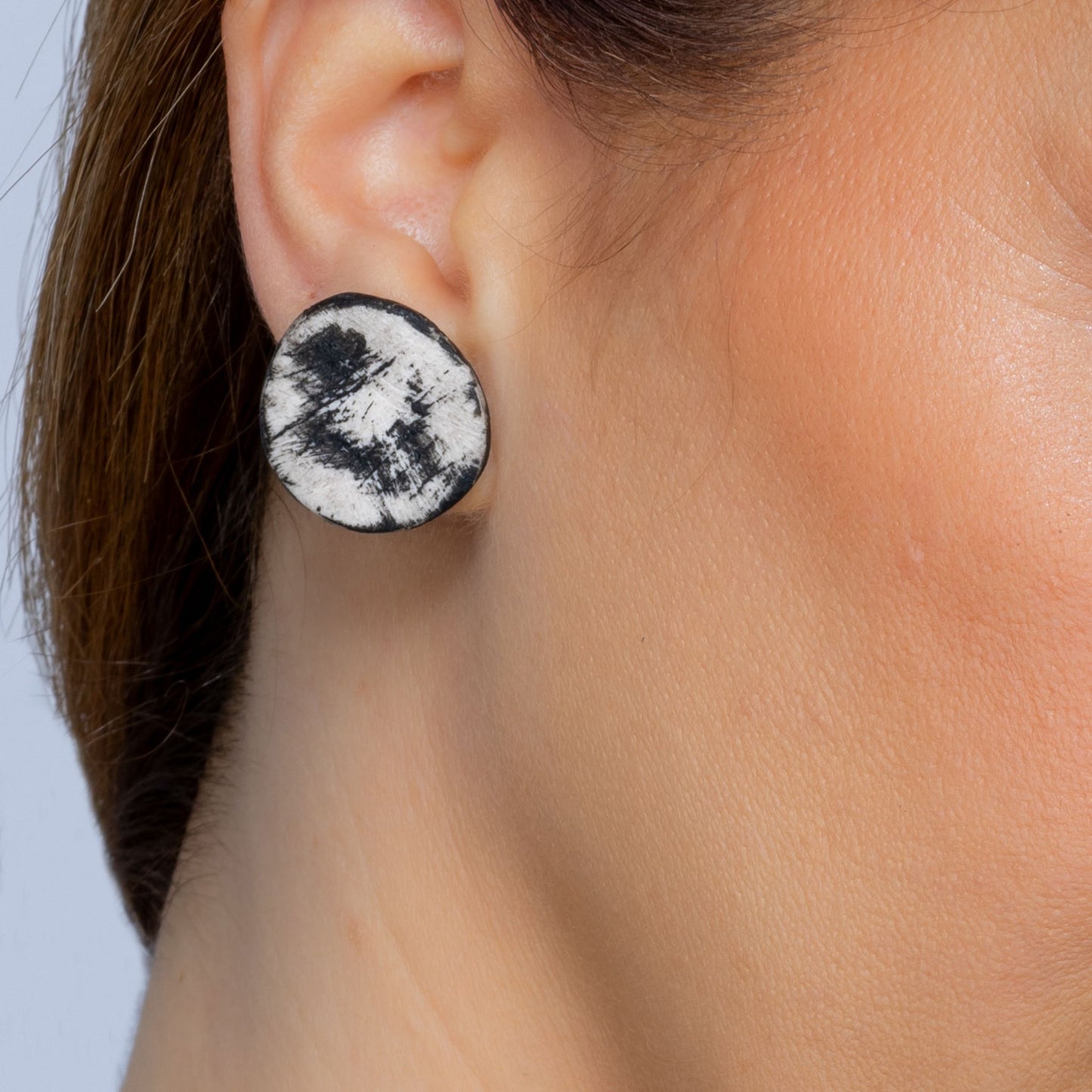 Alistos Black & White Earrings